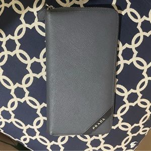 Offers welcome , wallet gray nice size wallet 💜💜 MAKE AN OFFER!!!💜